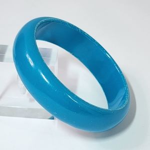 Blue acrylic bangle 23079-026
